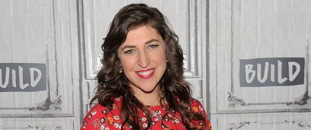 Mayim Bialik se desculpa após ser acusada de culpar vítimas de assédio