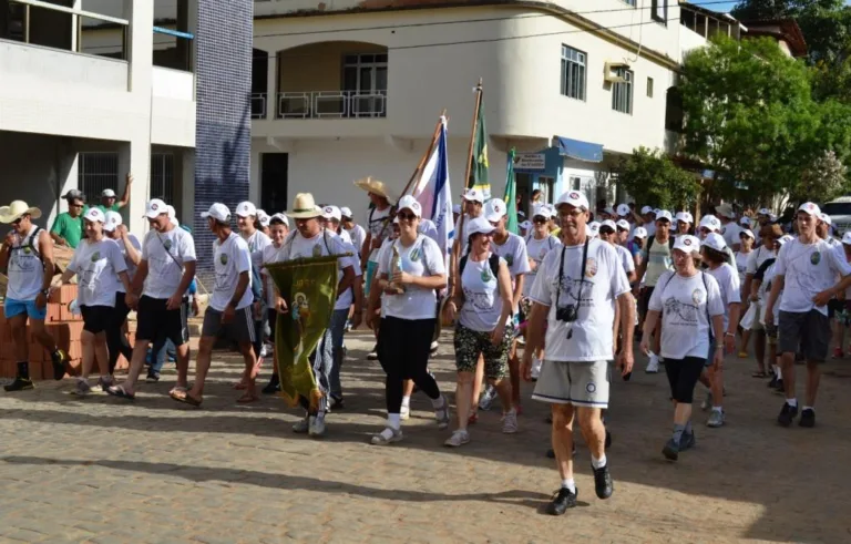 Fé de devoção: romeiros de Alfredo Chaves caminham até o Convento da Penha