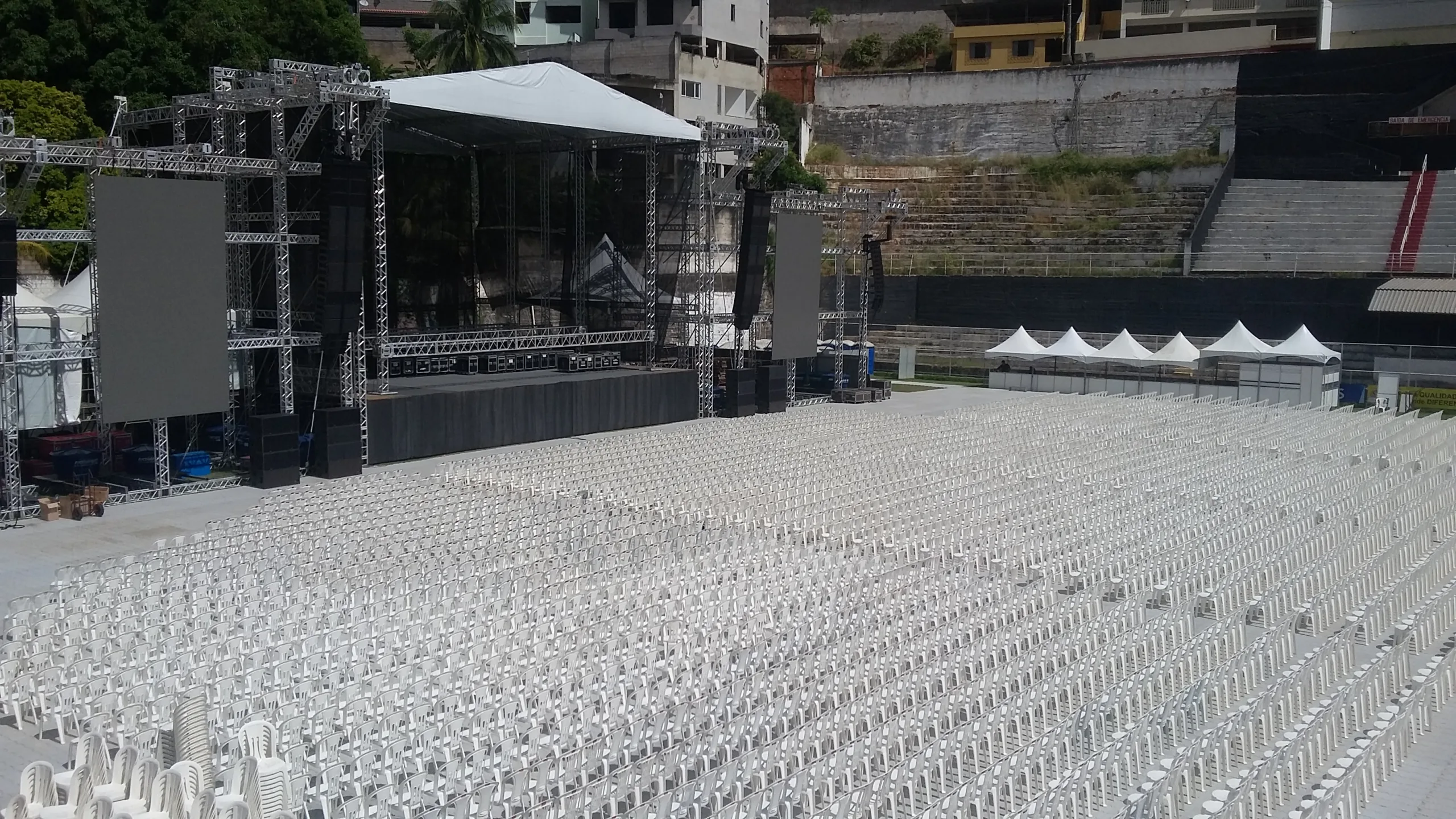 Estádio Sumaré em Cachoeiro quase pronto para receber o Rei nesta terça-feira