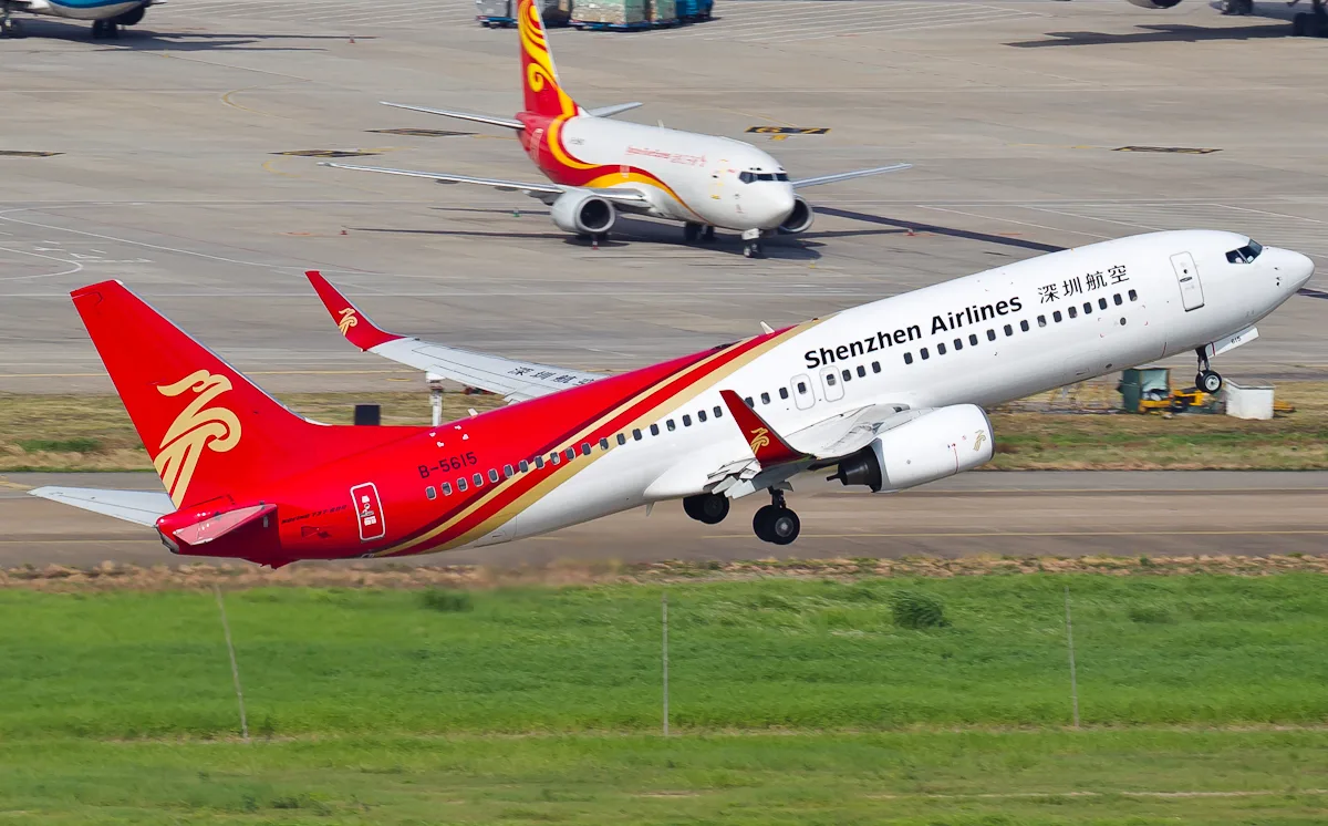 Homem tenta atear fogo em avião durante voo na China