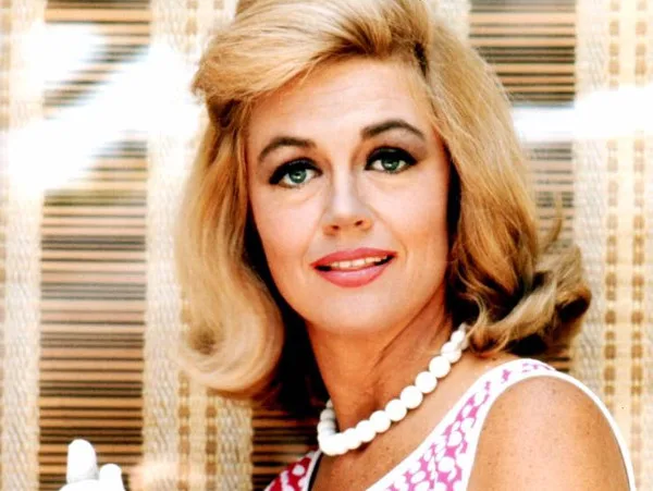 Dorothy Malone, atriz vencedora do Oscar, morre aos 93 anos nos EUA