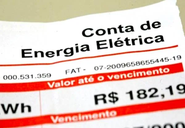 Conta de energia terá bandeira tarifária amarela em outubro, diz Aneel