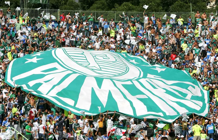 ESPORTES – FUTEBOL – CAMPEONTAO BRASILEIRO SERIE A – PALMEIRAS X ATLETICO MG – Torcida durante jogo valido pela 37 rodada do Campeonato Brasileiro – Estádio Palestra Italia – São Paulo – 29/11/2009 – Foto: Marcelo Ferrelli/Gazeta Press