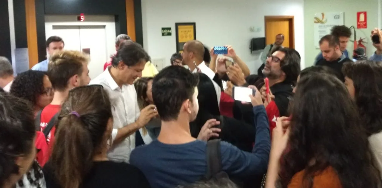 'A direita tem alergia à educação', diz Fernando Haddad em visita ao Espírito Santo