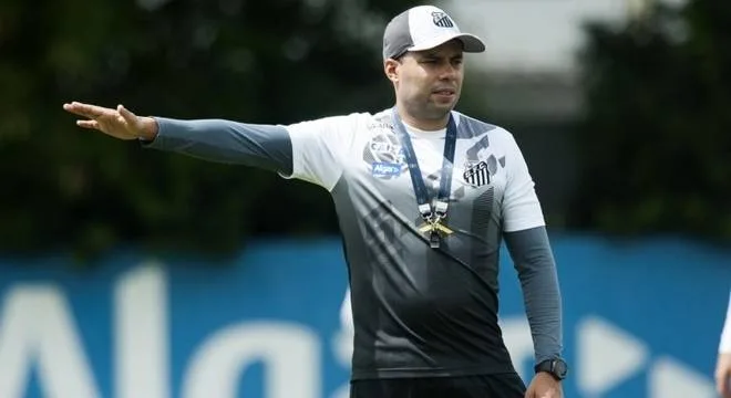 Jair Ventura não quer marcação especial do Santos sobre Lucas Lima