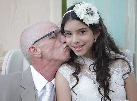 Com câncer terminal, pai pede para filha se “casar” aos 11 anos