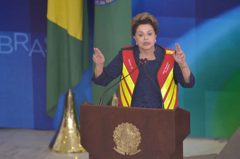 Dilma chega a Vila Velha para a entrega de unidades habitacionais