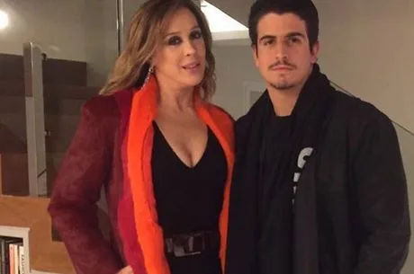 Enzo Celulari toma conta dos negócios da mãe Claudia Raia: “Estou fazendo tudo que ele manda”