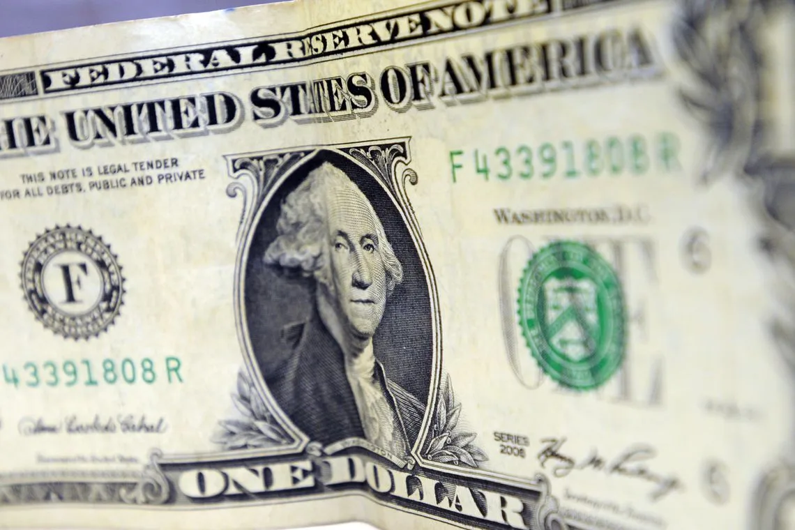 Dólar bate R$ 4,40 e alcança maior alta histórica no País