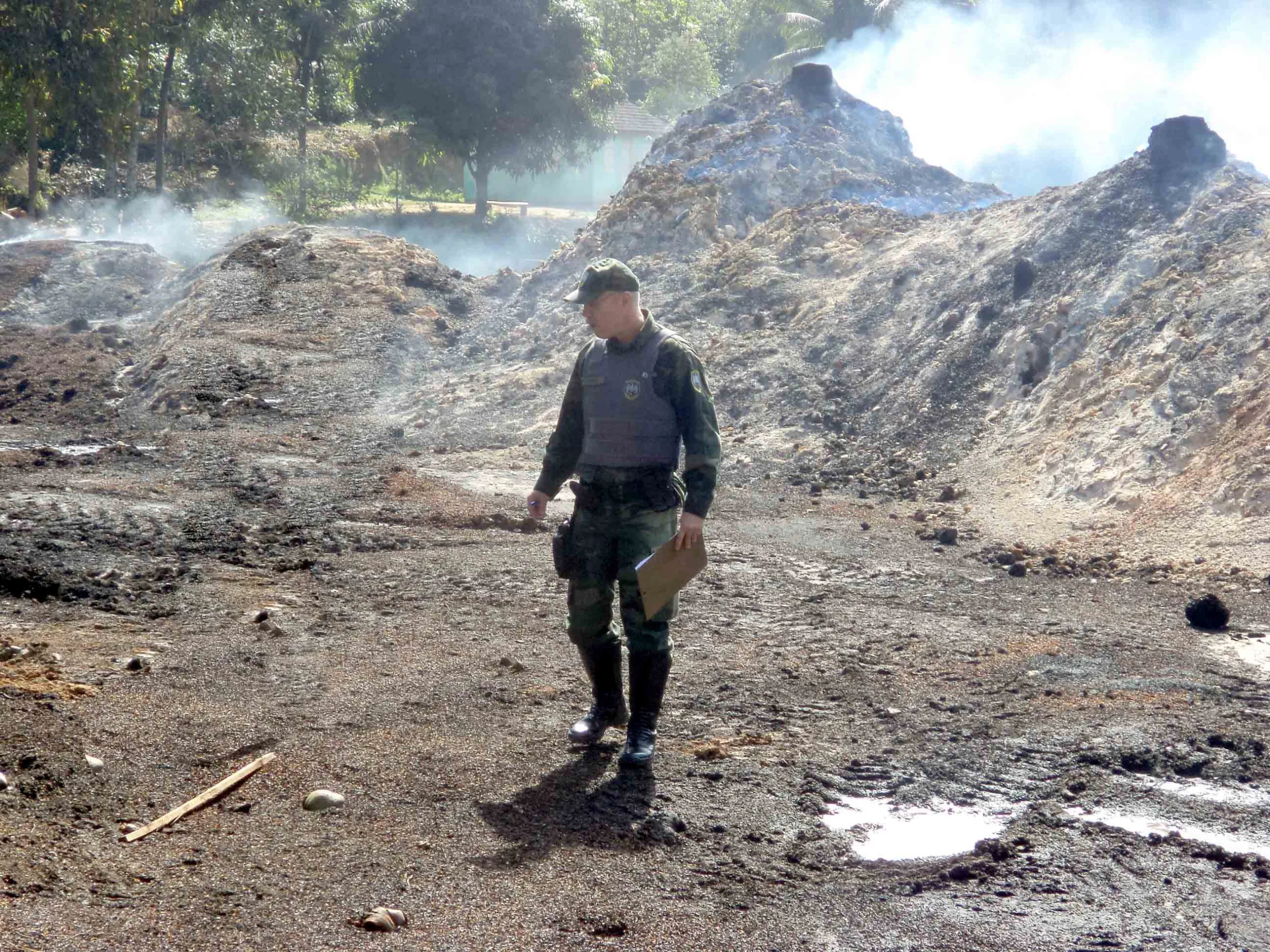 Queima de palha de café é flagrada em área de preservação em Rio Bananal