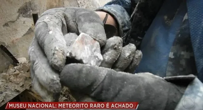 Meteorito Angra dos Reis é achado entre escombros do Museu Nacional