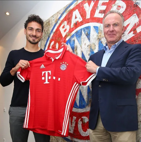 Hummels assina contrato até 2021 e comemora chegada ao Bayern