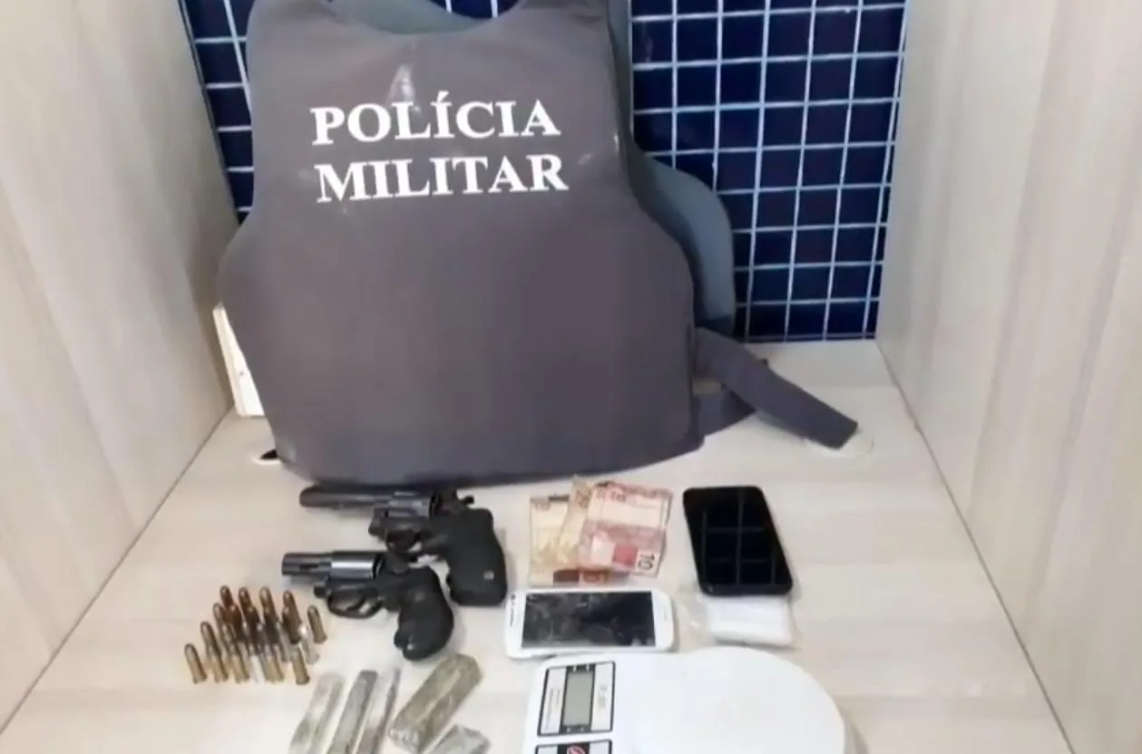 Criminosos são presos pela polícia com armas e drogas após assalto em Vila Velha