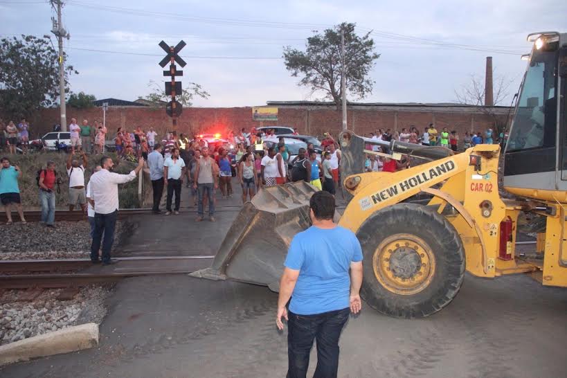 Ferrovia da Vale é liberada após protesto de moradores de Baixo Guandu