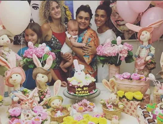 Preta Gil celebra os quatro meses de sua netinha