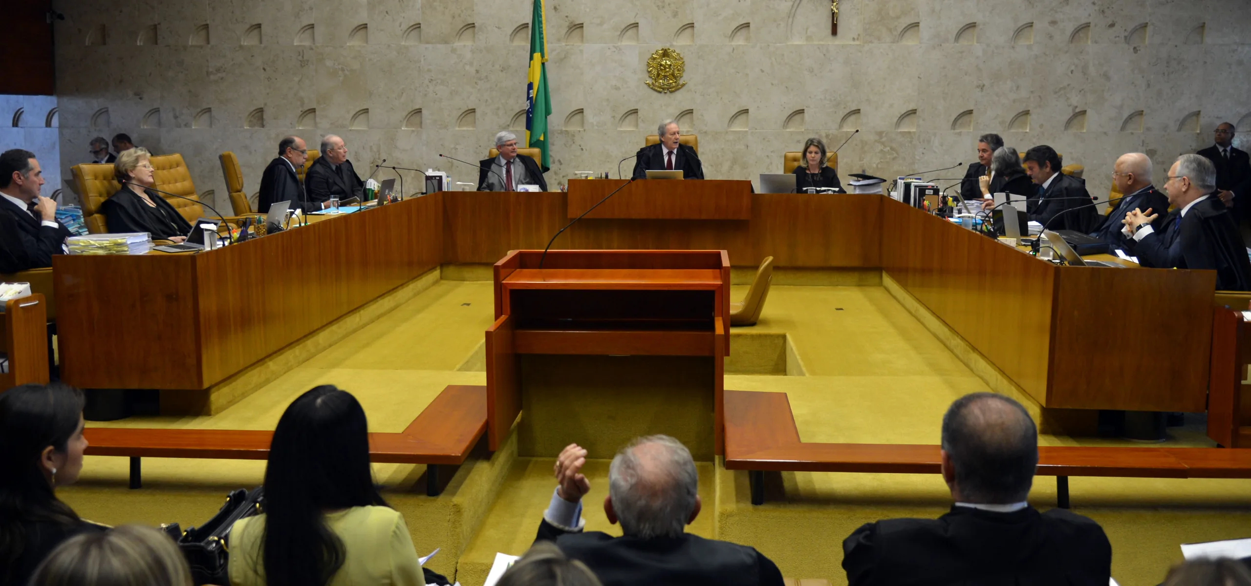 Brasília – O Plenário do Supremo Tribunal Federal (STF) decidiu cancelar a sessão de julgamentos desta quinta-feira (14), às 14h, realiza sessão extraordinária nesta quinta-feira para analisar processos referentes a rito do impeachment. A sessão extraordinária foi convocada para hoje, às 17h30 (Antonio Cruz/Agência Brasil)