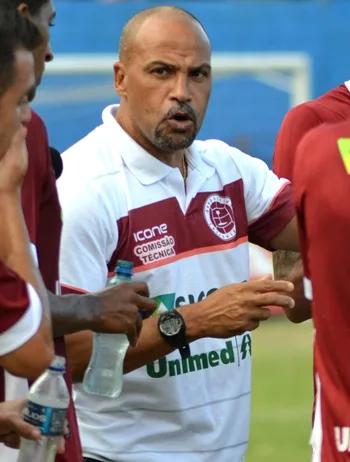 Fábio Henrique não permanece no comando da Desportiva e Rodrigo Calixto assume a equipe