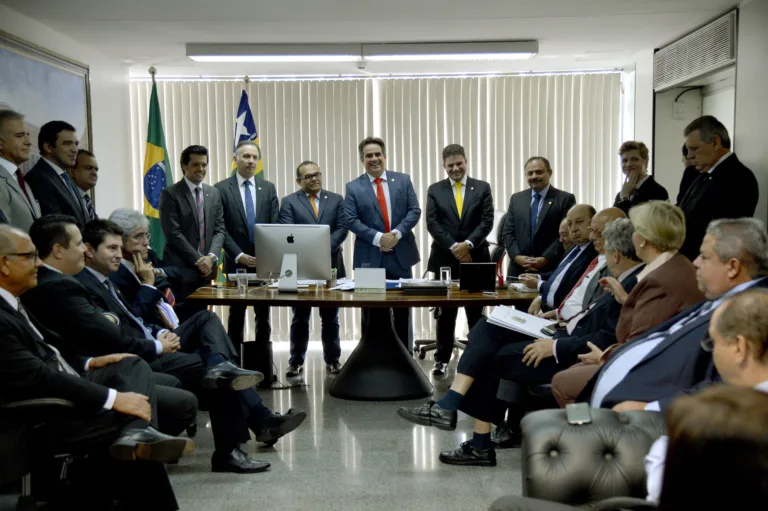 Brasília- Reunião da executiva nacional do PP para marcar convenção e decidir se continua na base do governo, o senador Ciro Nogueira fala durante a reunião (José Cruz/Agência Brasil)