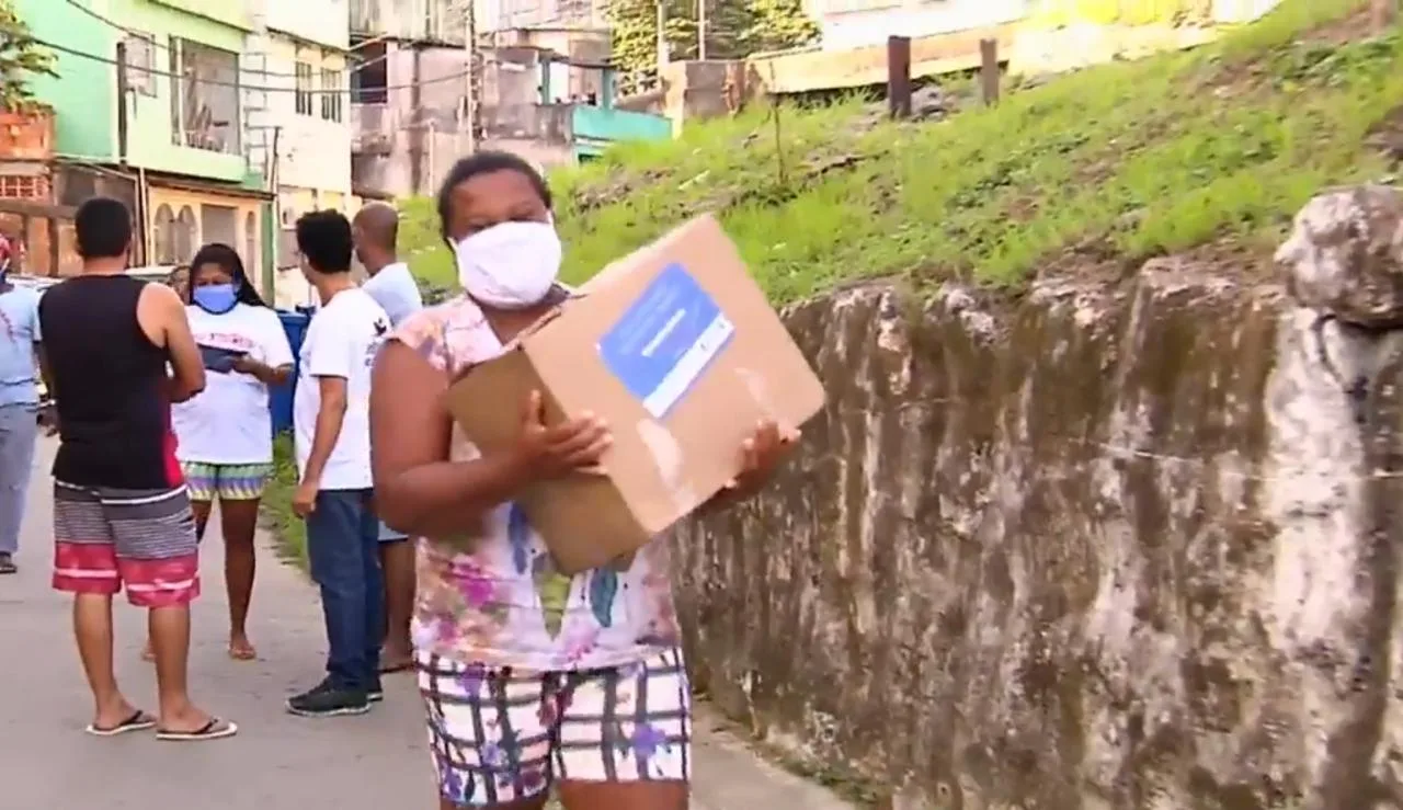 Central Única das Favelas distribui cestas básicas em comunidades carentes da Grande Vitória