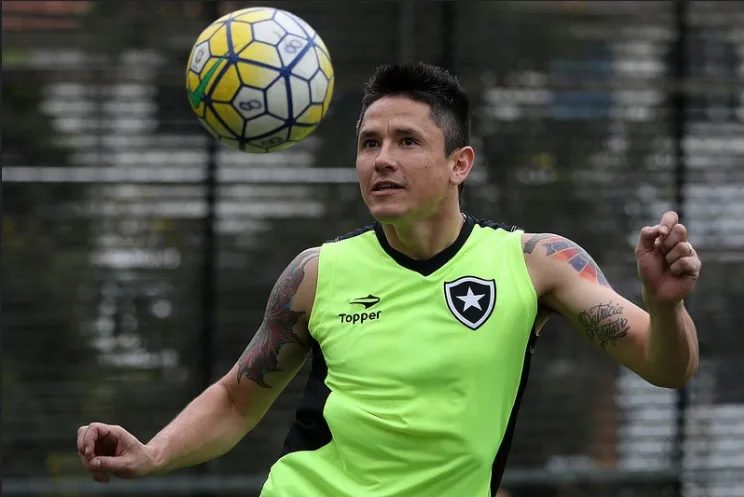 Botafogo fará jogo-treino na sexta para dar ritmo de jogo a Canales