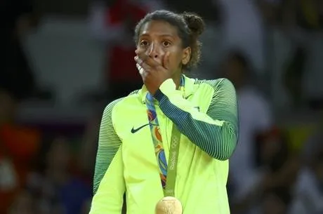 Rafaela Silva cai na estreia e Brasil fecha 1º dia do Grand Prix sem medalha