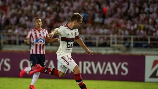 Éverton Ribeiro pensa em seleção após gols em vitória do Flamengo: 'é com o Tite'