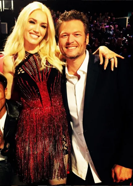 Blake Shelton envergonha Gwen Stefani dizendo que ela já cantou para ele uma música sobre sexo casual