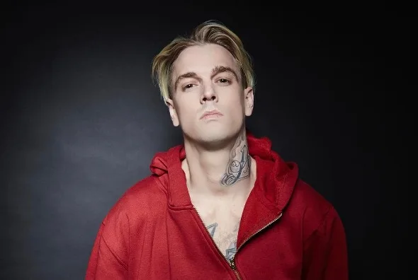 Após apanhar por suposto comentário racista, Aaron Carter explica melhor a situação e se defende Após apanhar por suposto comentário racista, Aaron Carter explica melhor a situação e se defende