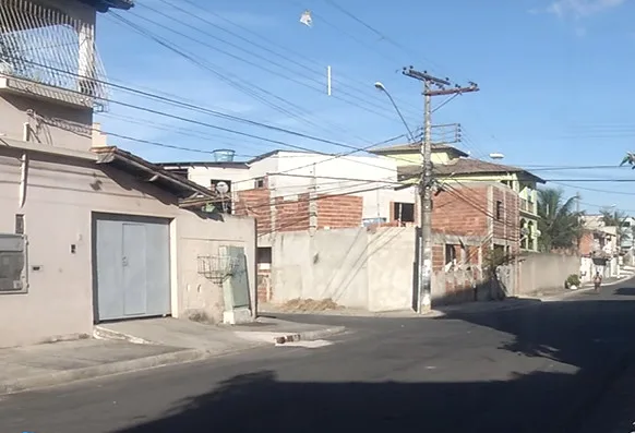 Guerra entre traficantes termina com três jovens baleados na Serra