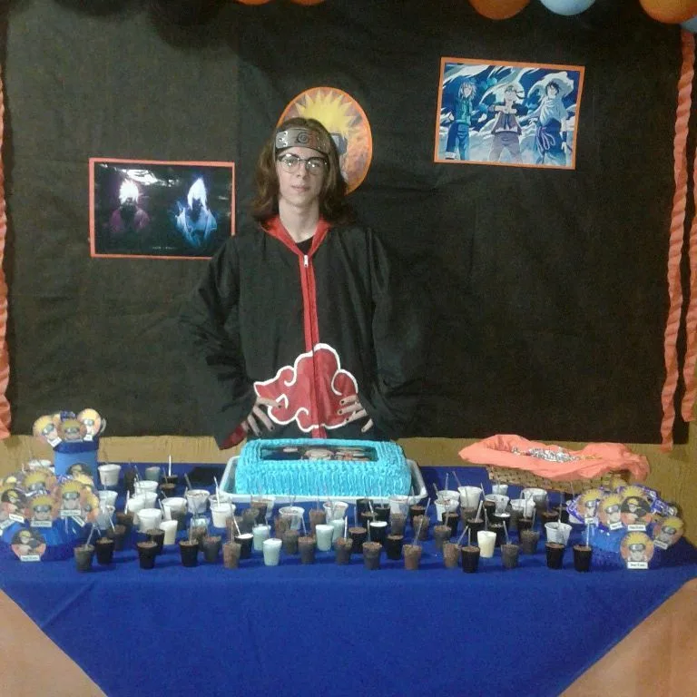 Jovem que comemorou 18 anos com festa de 'Naruto' viraliza nas redes