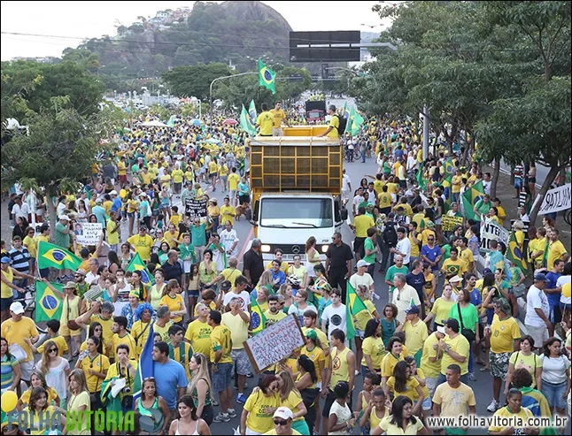 Manifestantes capixabas prometem ir a Brasilia contra a presidente Dilma