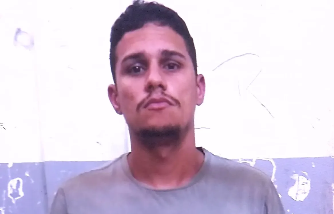 Homem esconde droga na garagem do pai e acaba preso em Guarapari