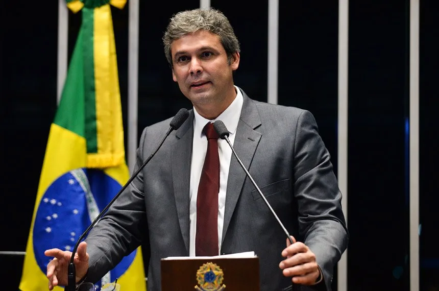 PL pedirá cassação de Lindbergh após deputado chamar Zambelli de "terrorista"