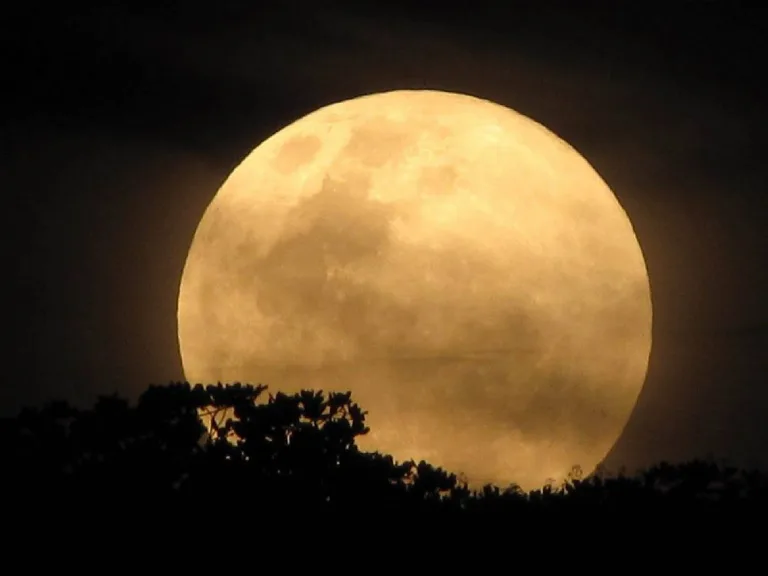 Moradores e visitantes poderão ver super lua no Monte Aghá em Itapemirim