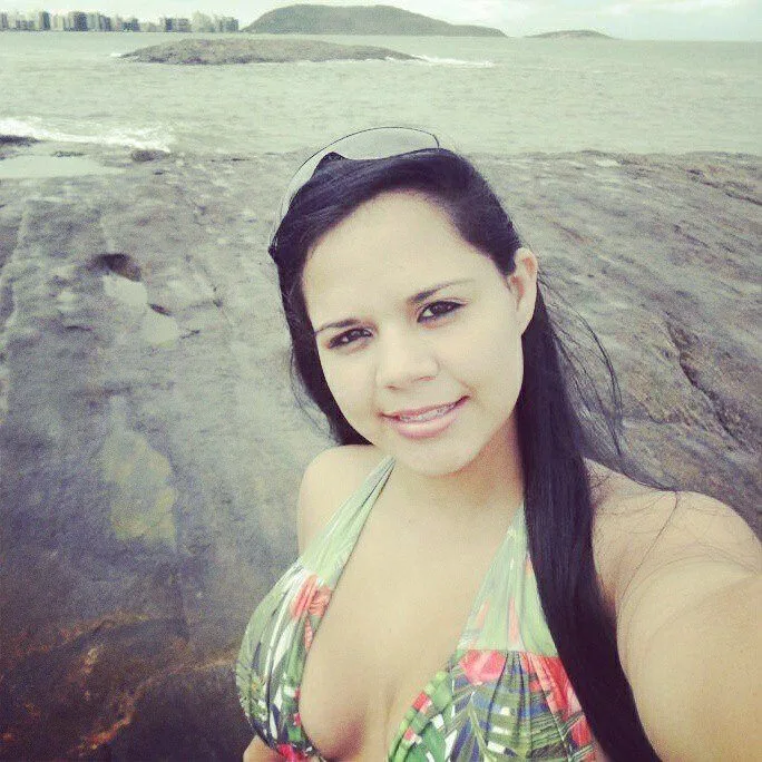 Adolescente morre atingida por bala perdida em festa clandestina de Cariacica