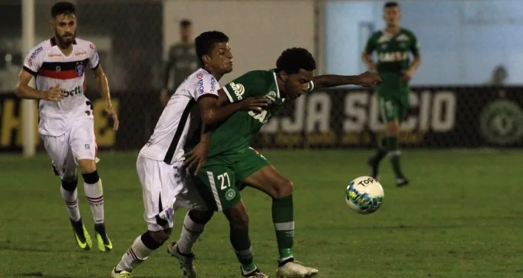 Chapecoense empata com Joinville em seu primeiro jogo oficial após acidente