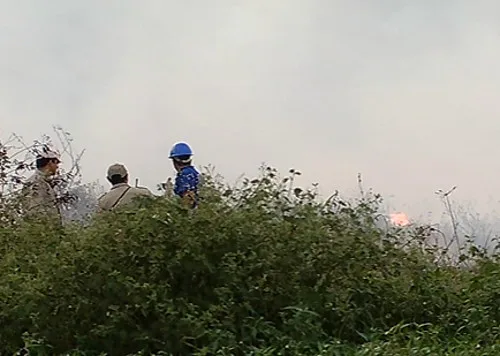 Corpo de Bombeiros já usou 1 bilhão de litros de água para combater incêndio em área de turfa na Serra