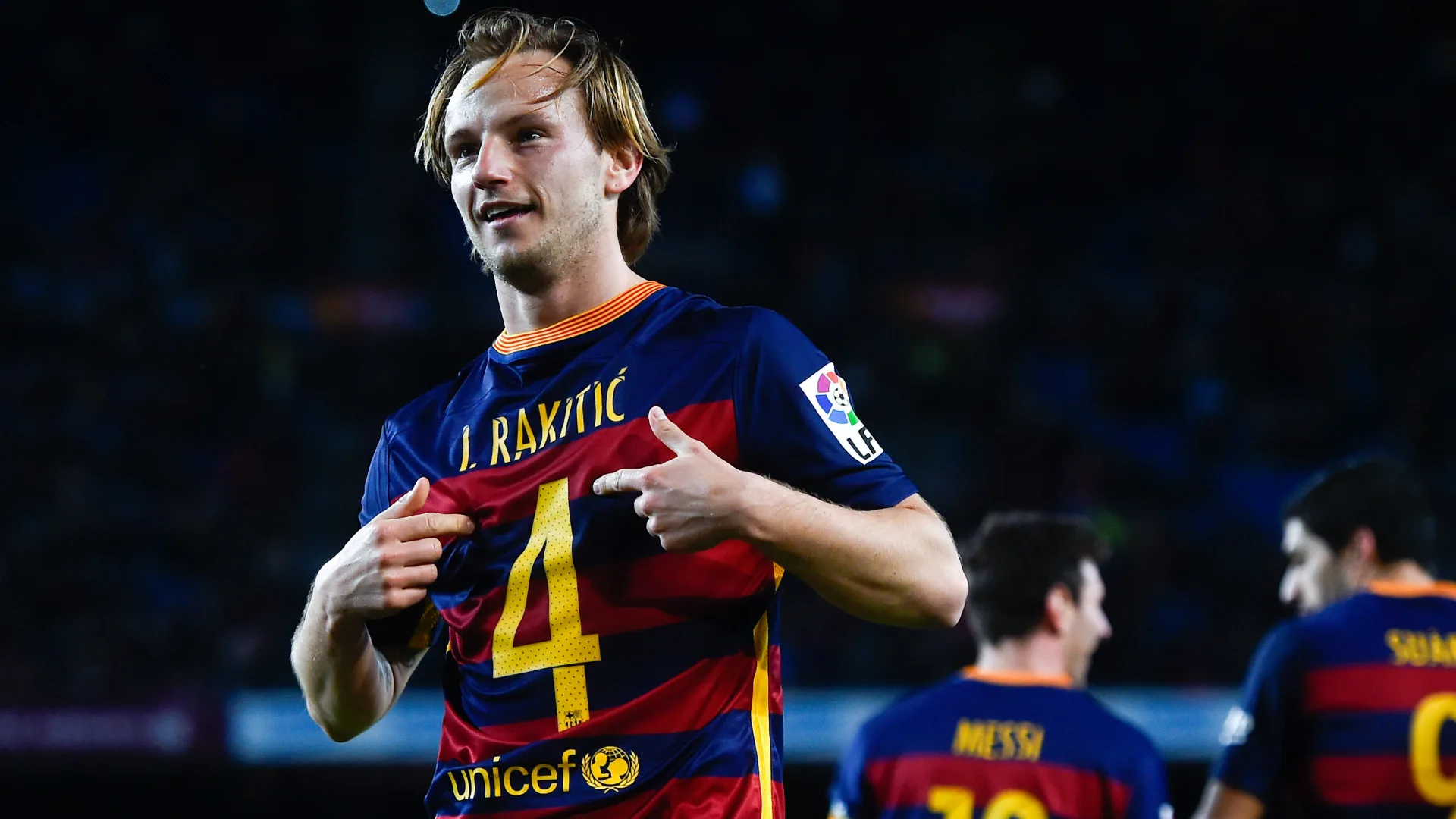 Barcelona renova com Rakitic um dia após virada histórica contra o PSG