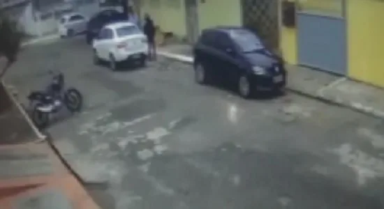 Moradores e comerciantes reclamam de insegurança e falta de policiamento em Araçás, em Vila Velha