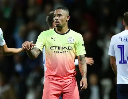 Gabriel Jesus marca em vitória tranquila do City na Copa da Liga Inglesa