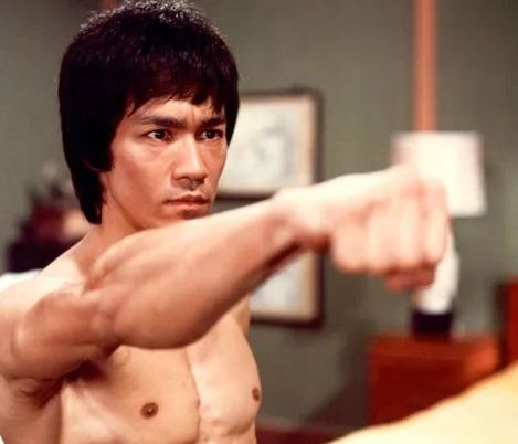 Filha de Bruce Lee critica Quentin Tarantino sobre representação do pai em filme: 'ele poderia calar a boca'