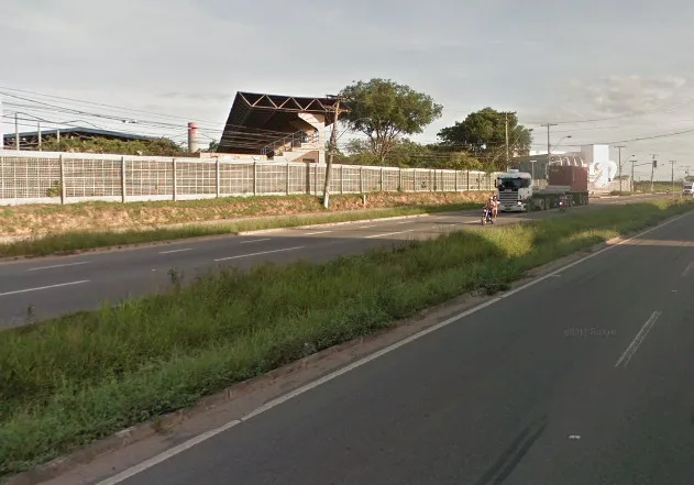 Motorista perde o controle da direção de carro furtado e abandona veículo na Rodovia Darly Santos