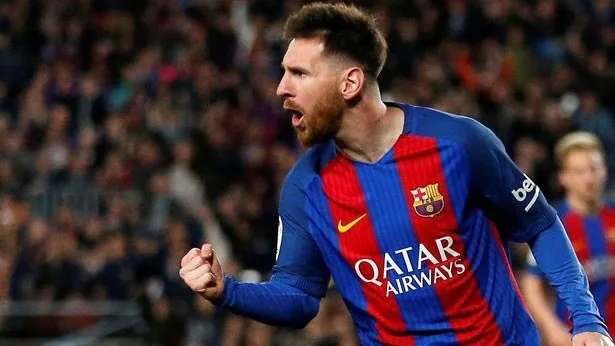 Barcelona conta com dois gols contra, goleia Roma e encaminha vaga para semifinal