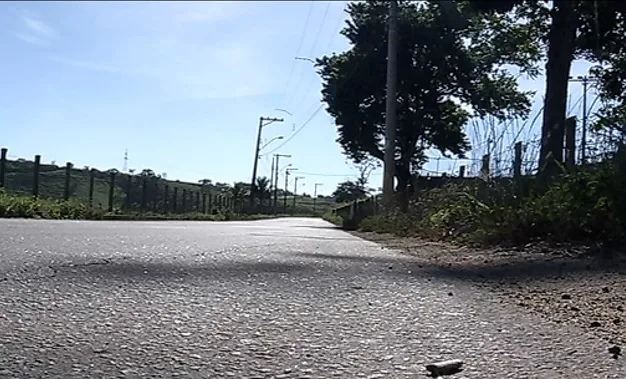 Homem é assassinado com tiros na cabeça em estrada deserta de Cariacica