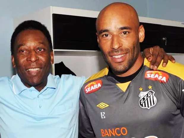 Filho de Pelé, Edinho patina como técnico e continua enrolado com a Justiça