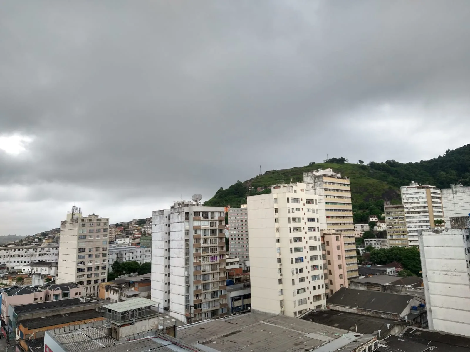 Após dias de calor, frente fria traz chuva para a Grande Vitória nesta terça-feira