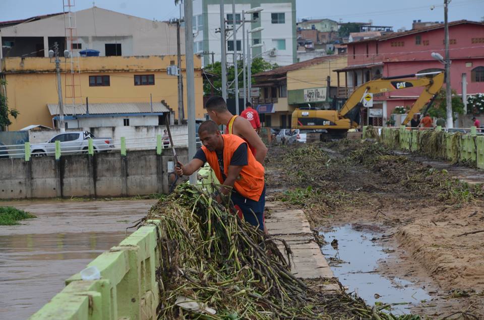 Em Itapemirim, nível do rio preocupa e continua causando transtornos