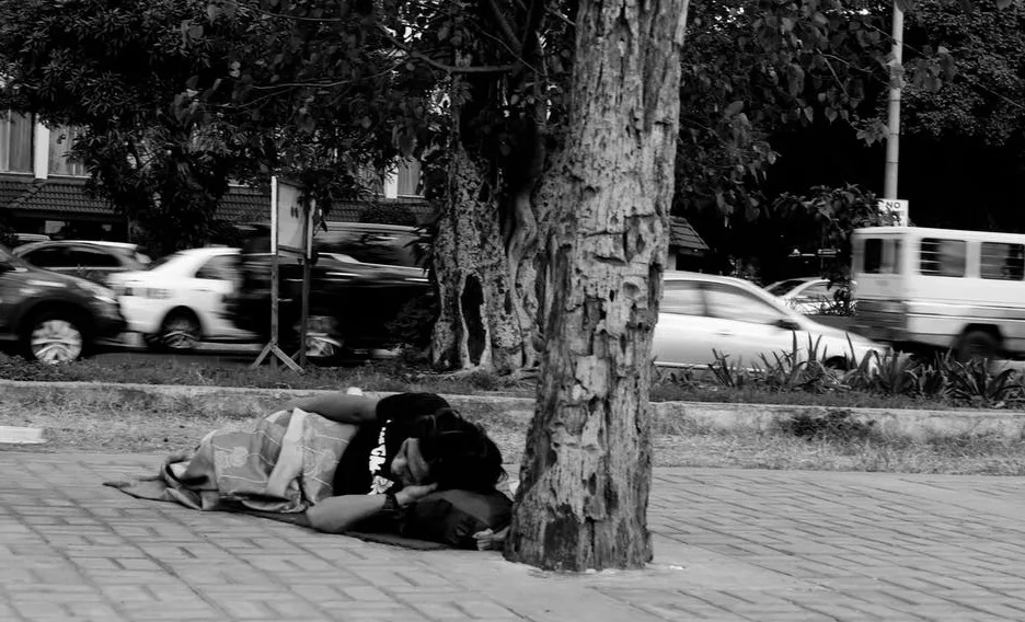 Tribunal proíbe prefeitura de tomar cobertores e alimentos de moradores de rua