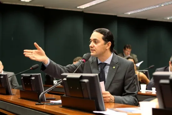 Líder do PT vai formalizar insatisfação com deputado "traidor" do PT