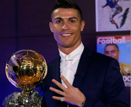 Cristiano Ronaldo confirma favoritismo e leva 4ª Bola de Ouro